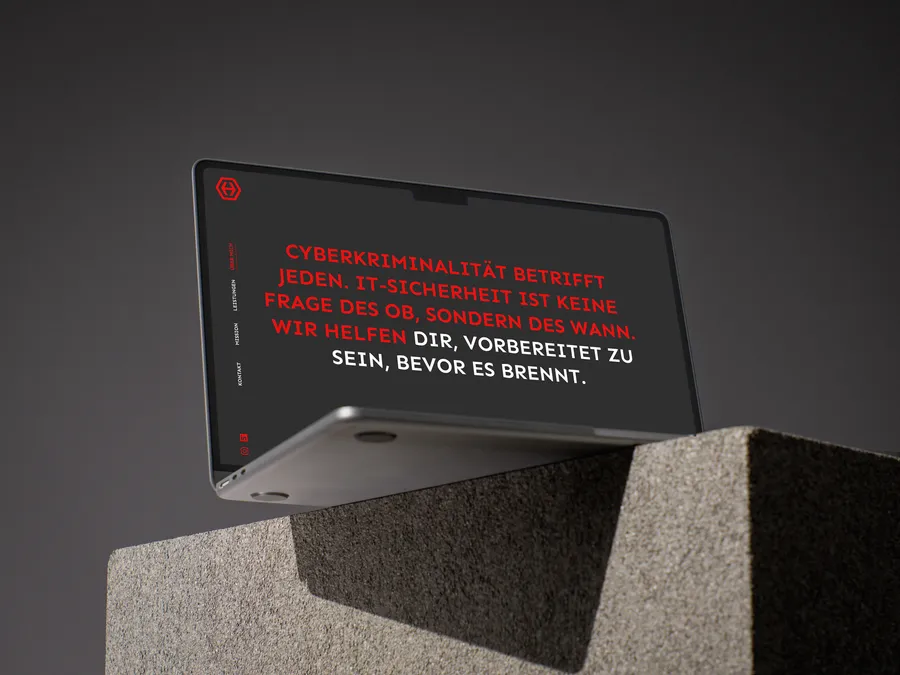 Mockup der humansovercode-Website auf einem Laptop