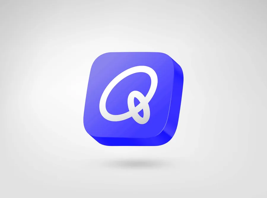 qFinix App-Icon als dreidimensionale Kachel mit weißem Q-Monogramm auf violett-blauem Verlauf